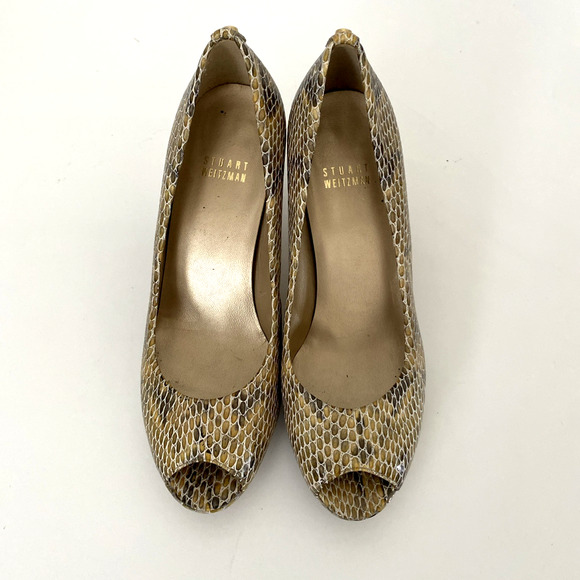 Stuart Weitzman Logo Plainfield Pump Beige Snake Embossed Patent Leather Peep 7 - Picture 4 of 9